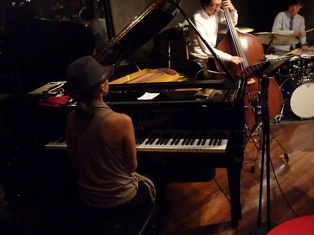 Figure 1: The Harumi Nomoto trio playing at Alfie in 2011.