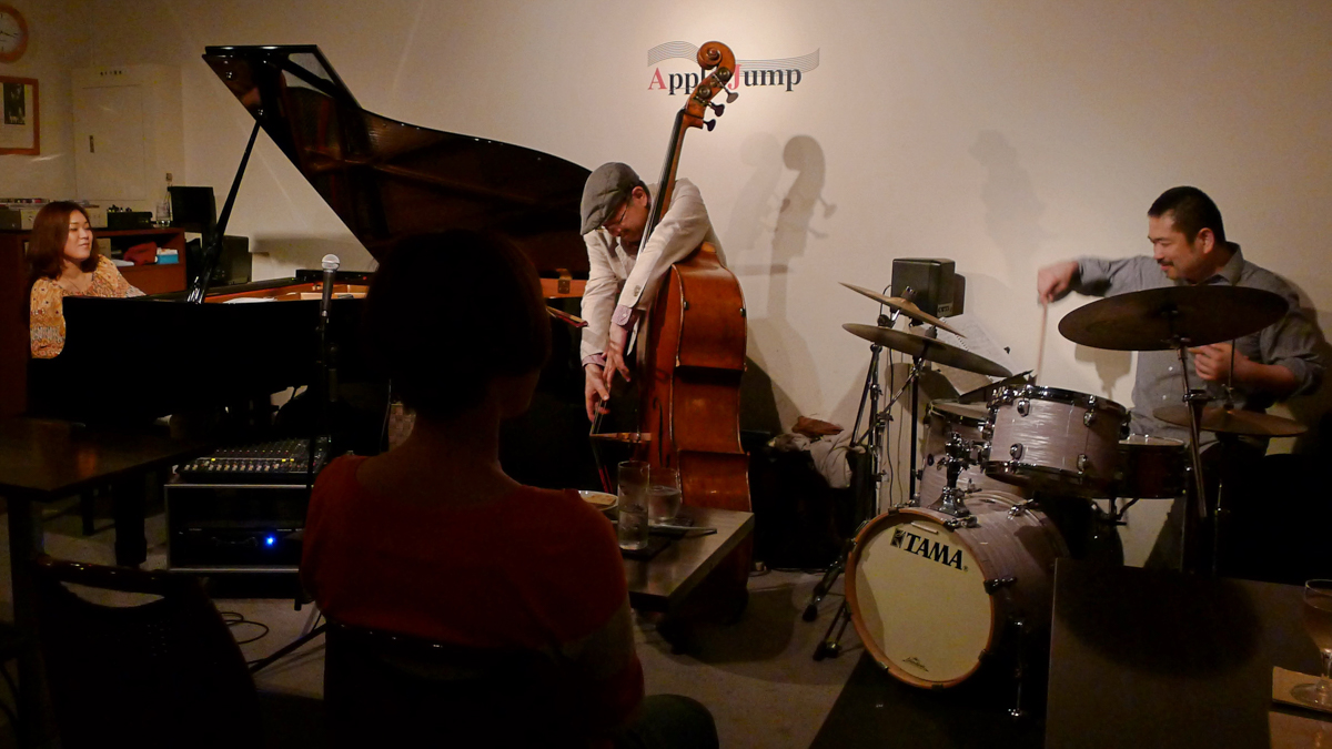 Figure 10: Eriko Shimizu (piano), Ikuo Sakurai (bass), and Manabu Fujii (drums) at Apple Jump in May 2012