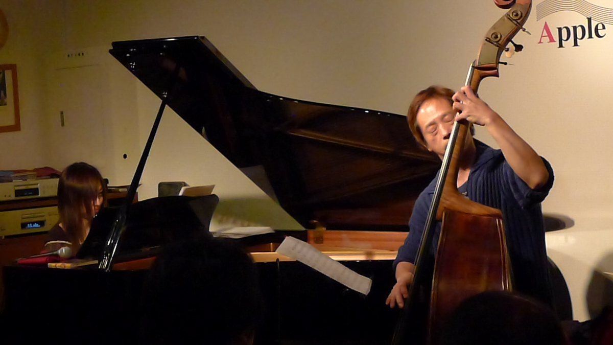 Figure 15: Yukako Yamano (piano) and Koichi Osamu (bass) at Apple Jump in November 2012