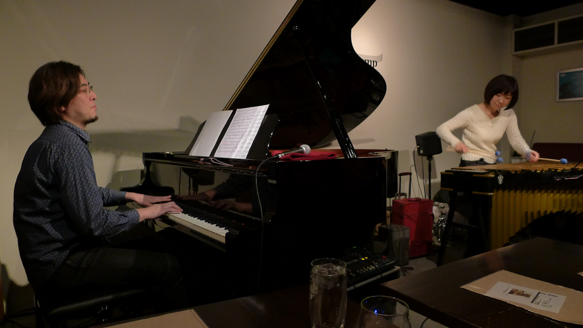 Figure 8: Shigeru Morishita (piano) and Fumiko Yamazaki (vibraphone) at Apple Jump in November 2012