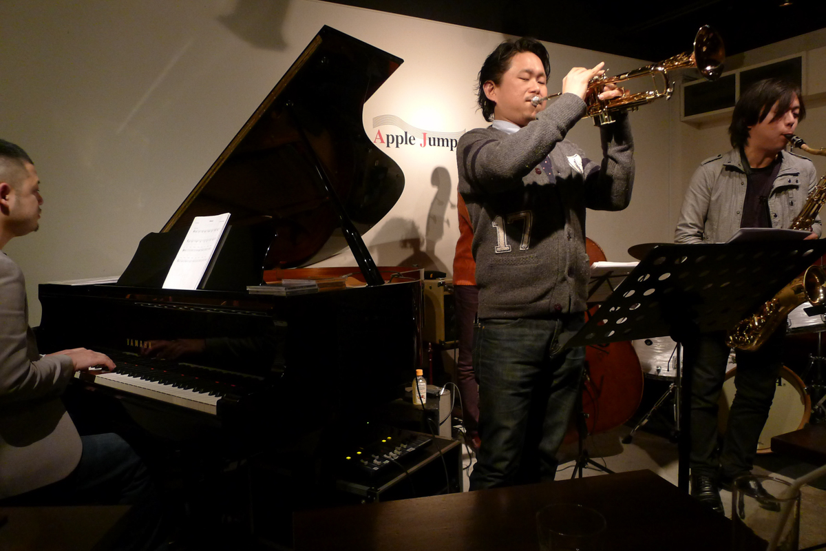 Figure 13: Miki Hirose (trumpet) Quintet with Akihiro Yoshimoto (sax), Yasumasa Kumagai (piano), and Kunpei Nakabayashi (bass) at Apple Jump in December 2014