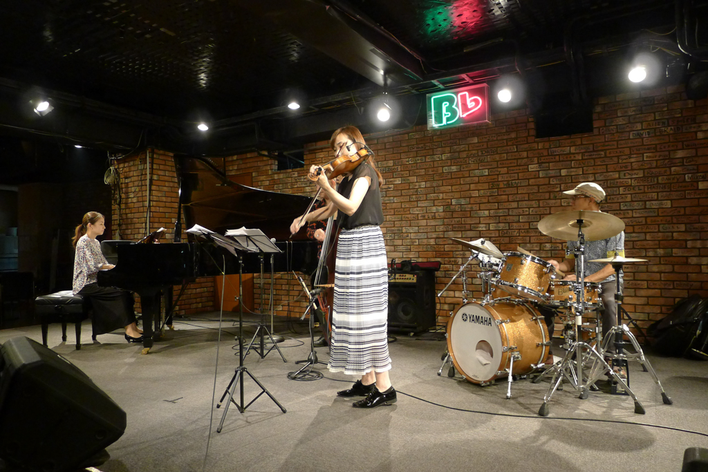 Figure 1: Maiko (violin), Hitomi Nishiyama (piano), Daiki Yasukagawa (bass), and Manabu Hashimoto (drums) at B-flat in 2017
