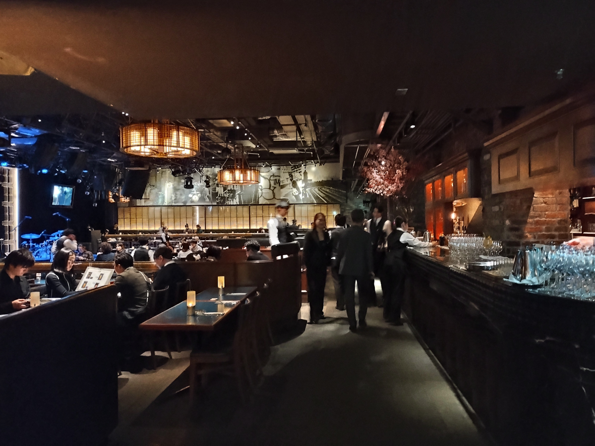 Figure 4: Blue Note Tokyo back bar