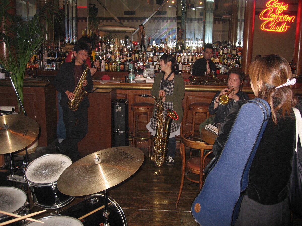 Figure 8: All-night jazz jam session at Cafe Cotton Club with Atsushi Ikeda on alto sax (May 2009)