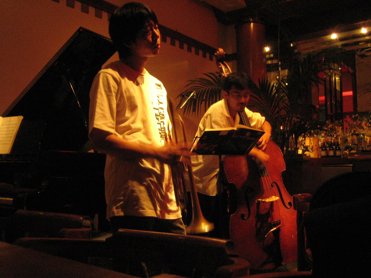 Figure 5: All-night jazz jam session at Cafe Cotton Club (July 2005)