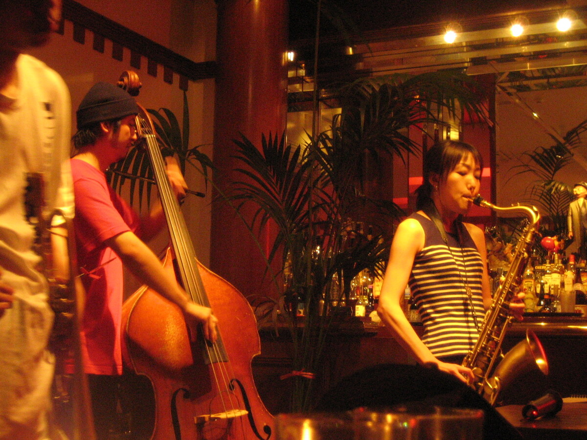 Figure 4: All-night jazz jam session at Cafe Cotton Club (July 2005)