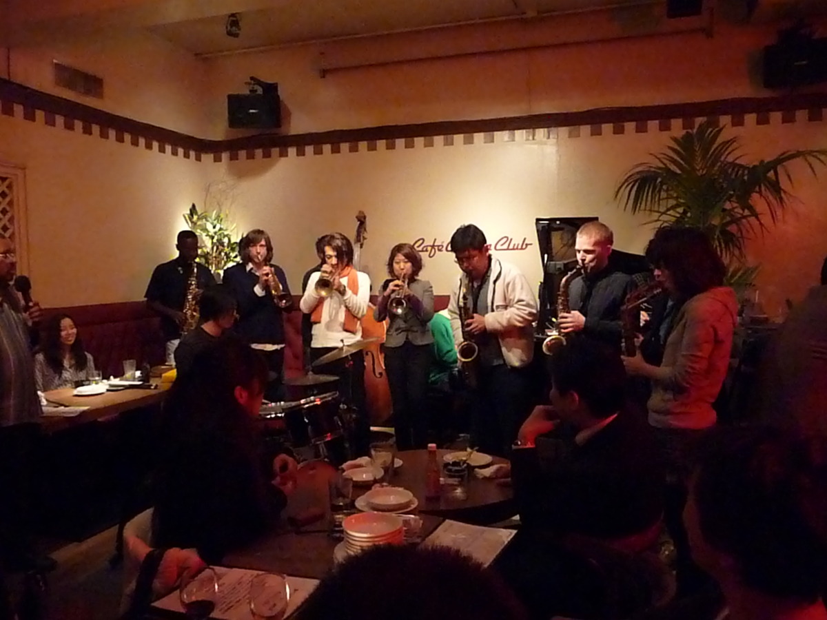 Figure 10: All-night jazz jam session at Cafe Cotton Club (November 2009)