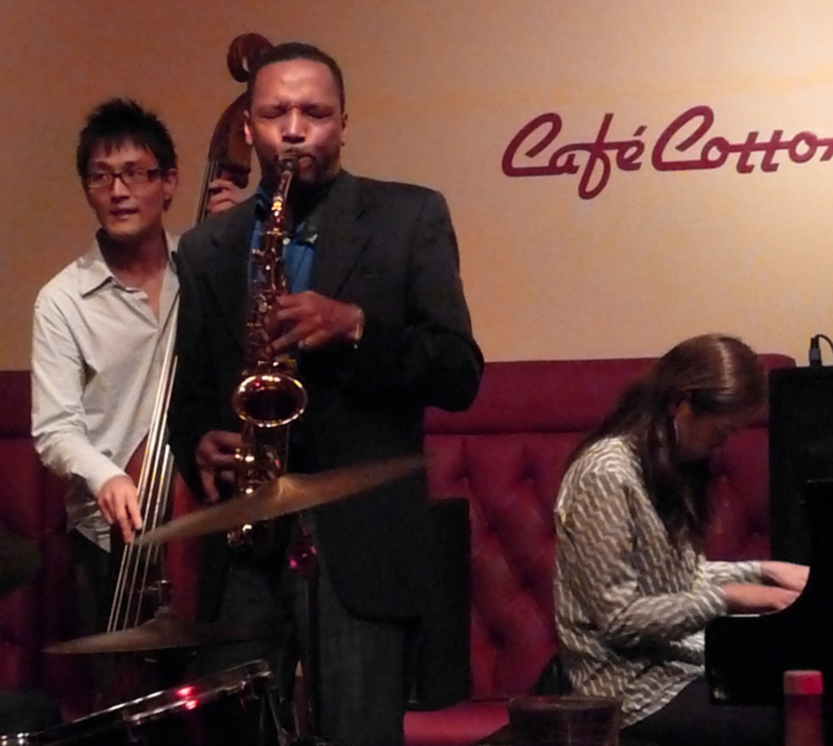 Figure 11: All-night jazz jam session at Cafe Cotton Club (November 2009)