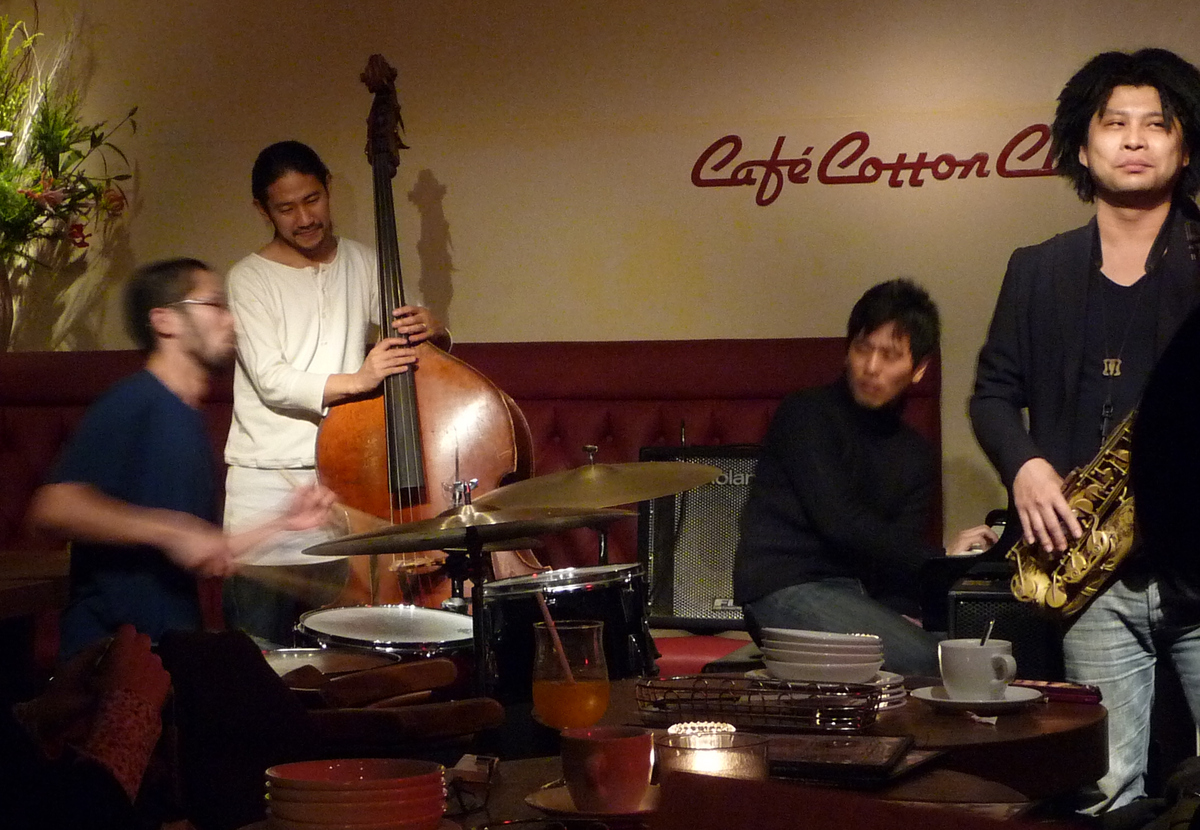 Figure 14: All-night jazz jam session at Cafe Cotton Club (December 2010)