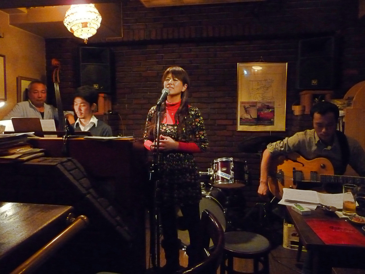 Figure 2: Tomoka Miwa (vocal) with George Nakajima (piano), Satoshi Kosugi (bass), and Yudo Matsuo (guitar) at Gate One in 2010