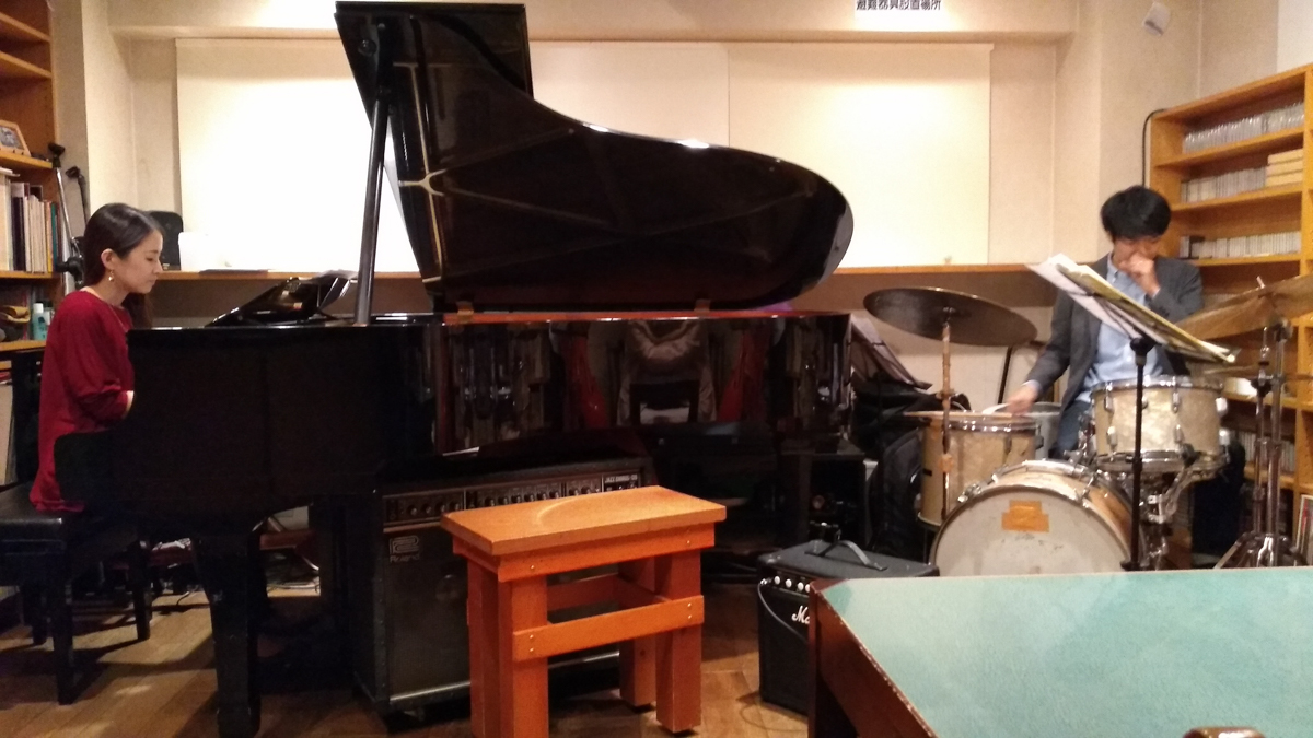 Figure 4: Hitomi Nishiyama (piano) and Ryo Noritake (drums) at In F in November 2018