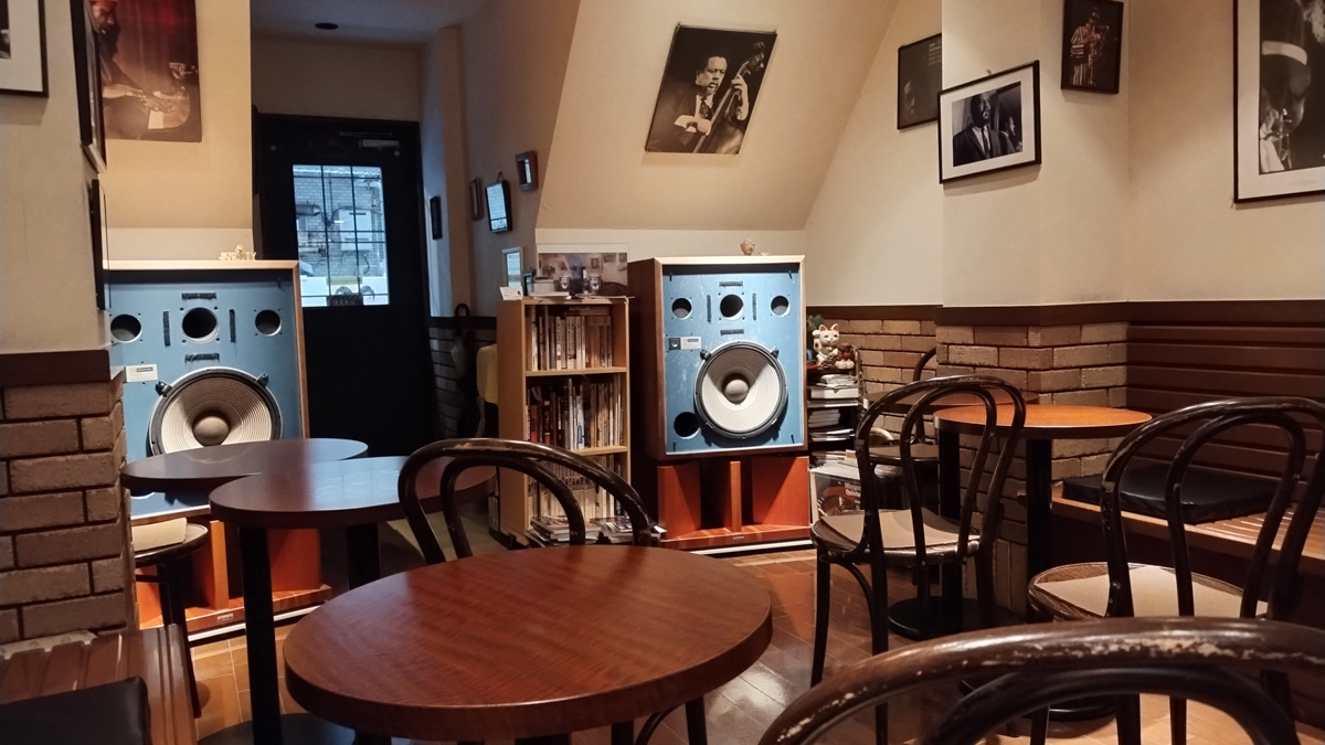 Figure 3: Coziness at Jazz Nutty