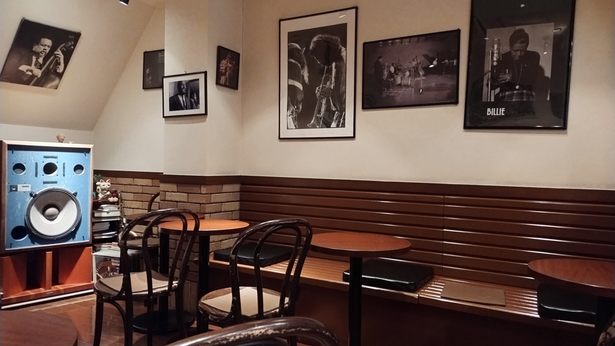 Figure 6: Seats, tables, pictures, and speaker