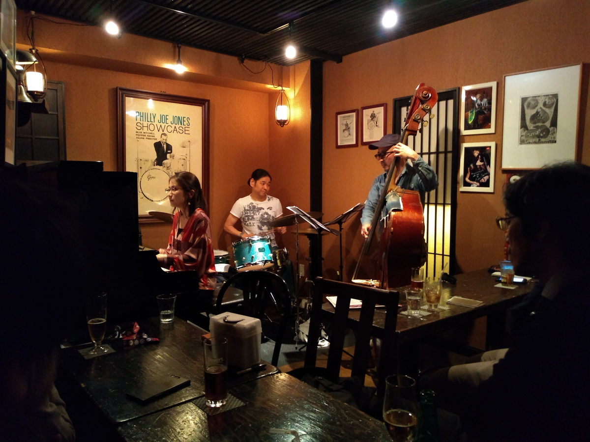 Figure 1: Live jazz at Kanmachi 63 with Hitomi Nishiyama (piano), Kazumi Ikenaga (drums), and Yasuhiko “Hachi” Sato (bass) in May 2019