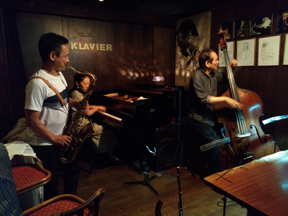 Figure 4: Mitsuaki Furuno (bass) Trio with Mikiko Nagatake (piano) and Makoto Oka (sax) at Klavier (June 2019)
