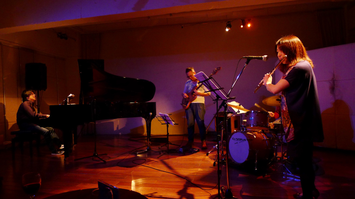 Figure 1: Ryoji Orihara (electric fretless bass) Group with Akemi Ohta (flute), Yuya Wakai (piano), and Manabu Hashimoto (drums) at Koen Dori Classics in 2014