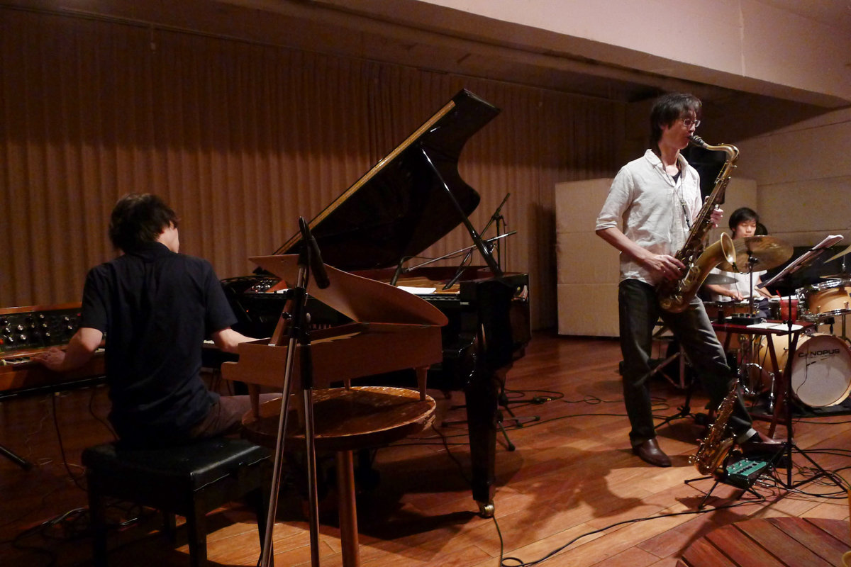 Figure 2: Ryosuke Hashizume&rsquo;s Trioplan with Koichi Sato (piano) and Ryo Noritake (drums) in August 2017