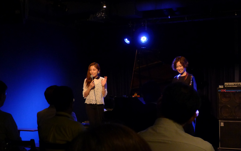 Figure 2: Saxophonist Ayumi Koketsu and pianist Akane Matsumoto speaking between songs at Lydian in 2017