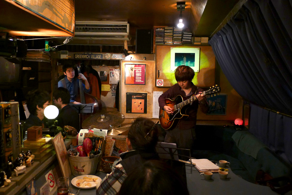 Figure 5: Shinya Arasuna Unlimited Voyage Quartet with Jitsuhiro Masuda (piano), Yosuke Terao (bass), and Yosuke Nagayama (drums) at Manhattan in November 2013