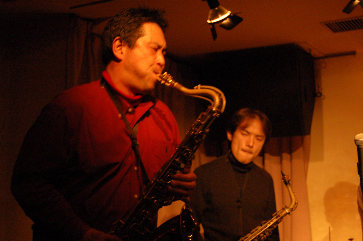 Figure 9: A jazz jam session at Naru in July 2005