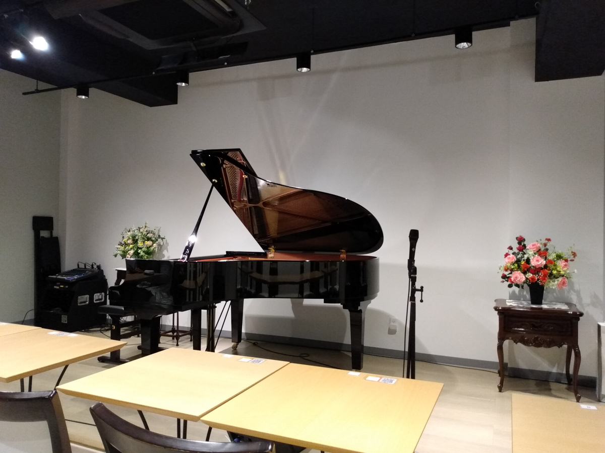 Figure 9: Stage set for vocal and piano duo at Natural in February 2025