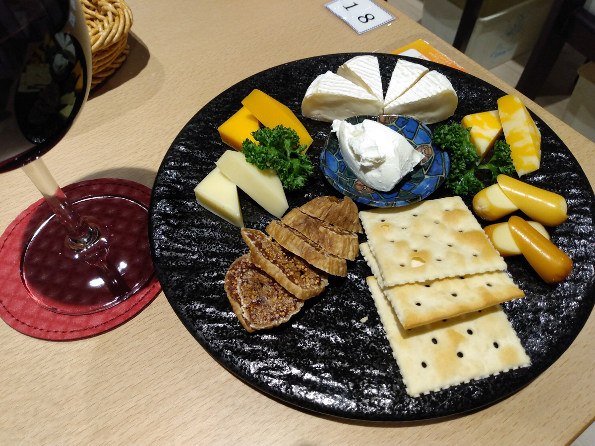 Figure 12: Cheese and figs plate at Natural
