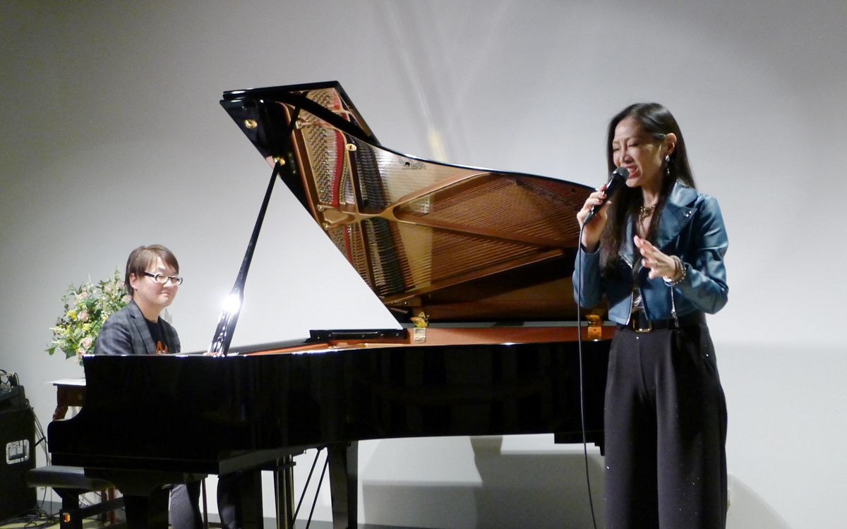 Figure 3: Maki Fujimura (vocals) and Hideaki Hori (piano) at Natural in February 2025