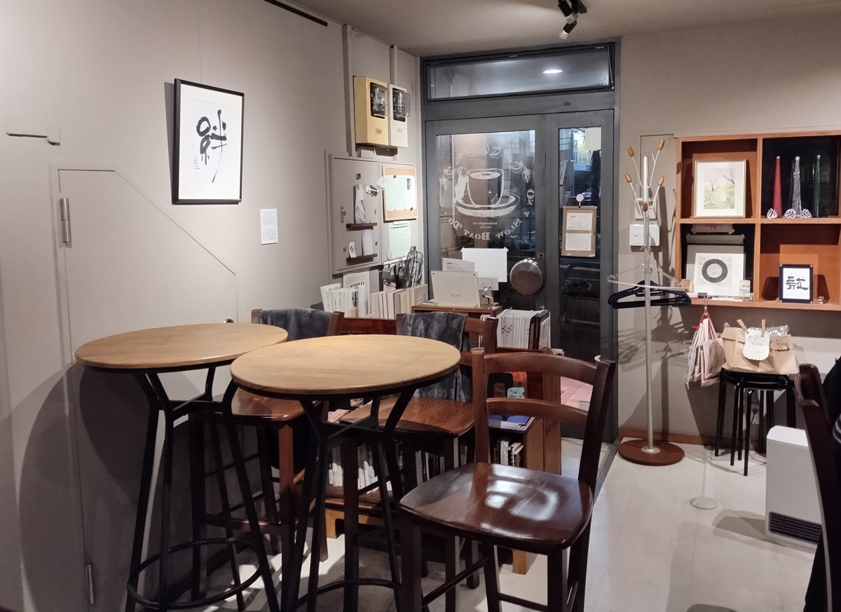 Figure 11: Interior entrance at On A Slow Boat To&mldr;