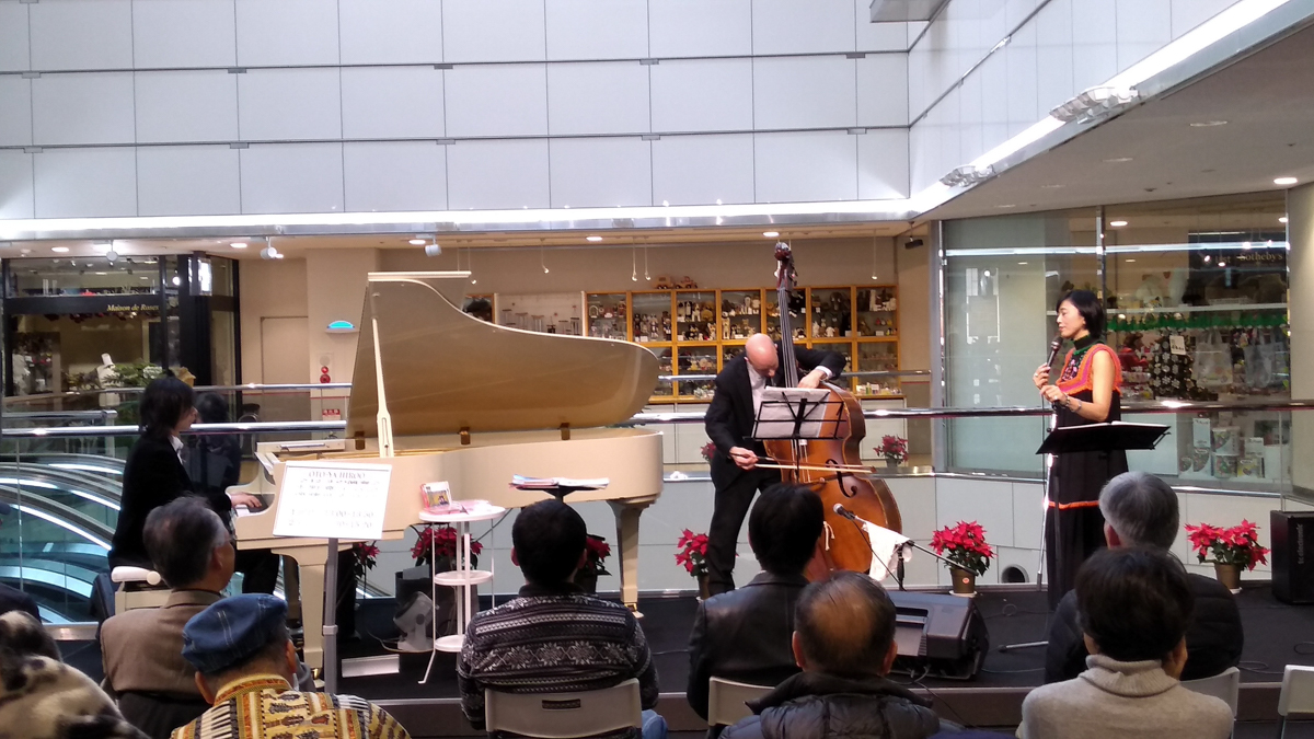Figure 5: Hiroco Nagano (vocals), Seiji Endo (piano), and Mark Tourian (bass) at Oto-ya Hiroo in December 2018