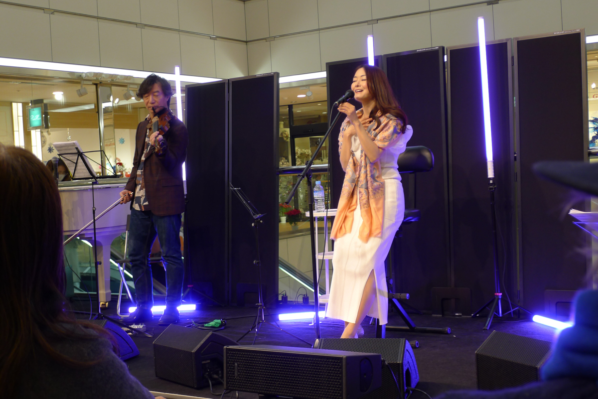 Figure 9: Naoko Akimoto (vocals) and Daisei Mii (violin) at Oto-ya Hiroo in January 2025
