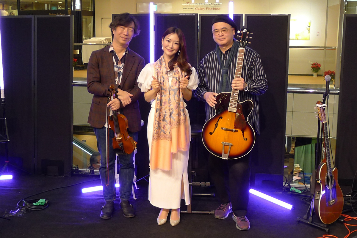 Figure 11: Naoko Akimoto (vocals), Daisei Mii (violin), and Yuichiro Hiraoka (guitar) at Oto-ya Hiroo in January 2025