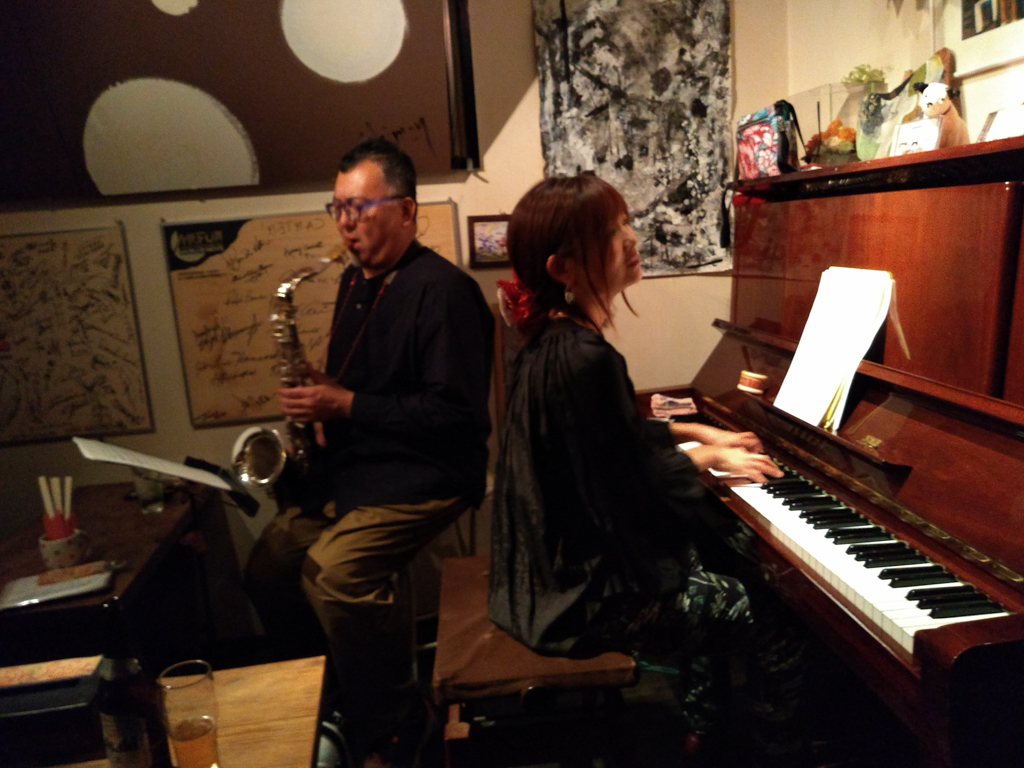 Figure 1: Saxophonist Kunikazu Tanaka and pianist Sayaka Kishi performing at Polka Dots in 2019.