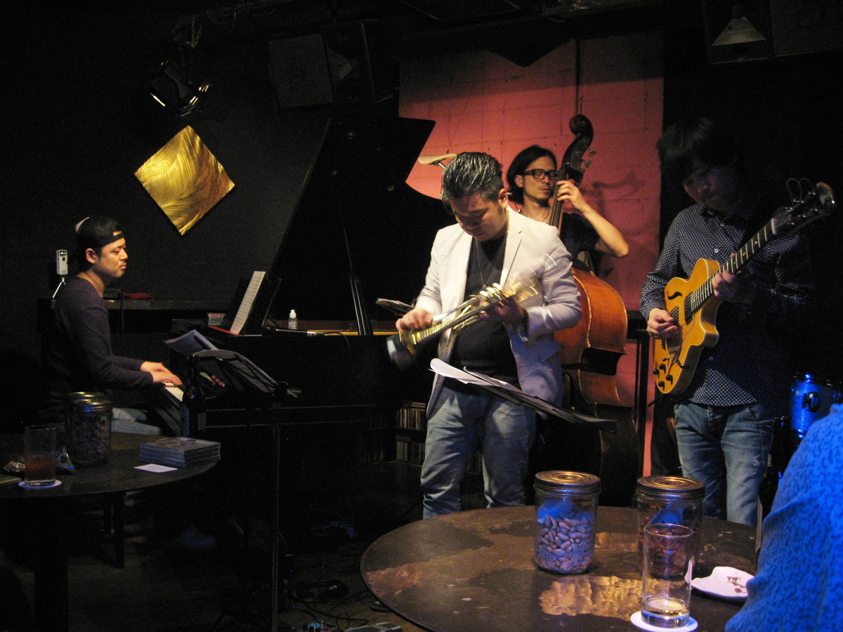 Figure 4: EKD Jazz Collective with Yasumasa Kumagai (piano), Keisuke Nakamura (trumpet), Takuya Sakazaki (bass), and Takayoshi Baba (guitar) at Salt Peanuts in 2016