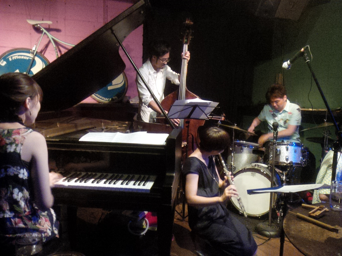 Figure 79: Talkin’ Side A with Mikiko Nagatake (piano), Hiroyuki Yamamoto (bass), Toyomi Kobayashi (flute), Tomohiro Higashikinjou (sax), and Sumito Oi (drums) at Salt Peanuts in August 2017