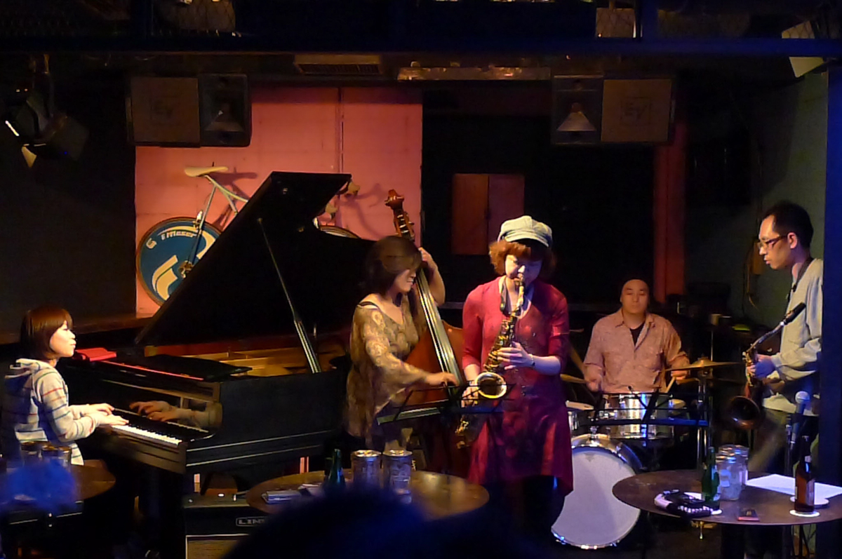 Figure 22: Jam session with Miyuki Yoshino (sax), Misa Wakabayashi (bass), and Tetsutaro Kude (drums) at Salt Peanuts in May 2012
