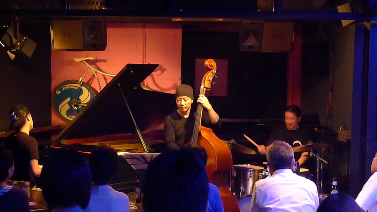 Figure 24: Yasumasa Kumagai Trio with Daiki Yasukagawa (bass) and Sohnosuke Imaizumi (drums) at Salt Peanuts in July 2012