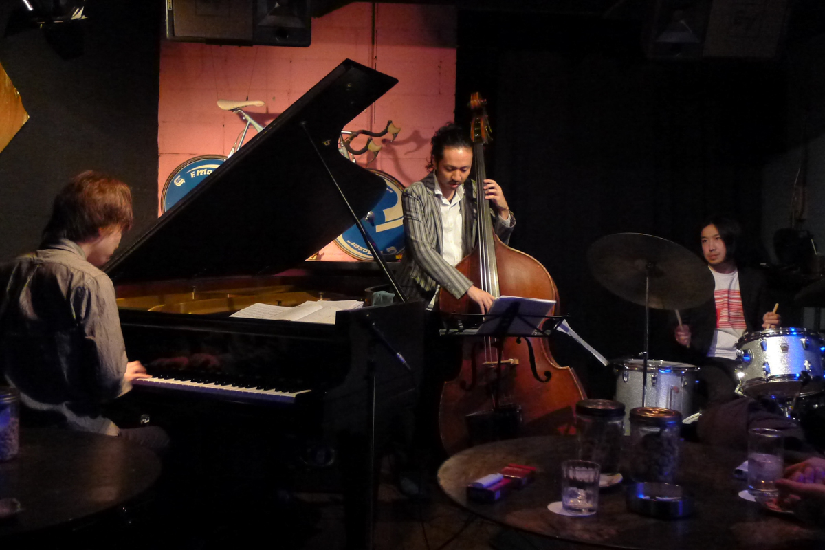 Figure 54: Cool Jazz Project with Koichi Sato (piano), Kunpei Nakabayashi (bass), and Sohnnosuke Imaizumi (drums) at Salt Peanuts in 2015