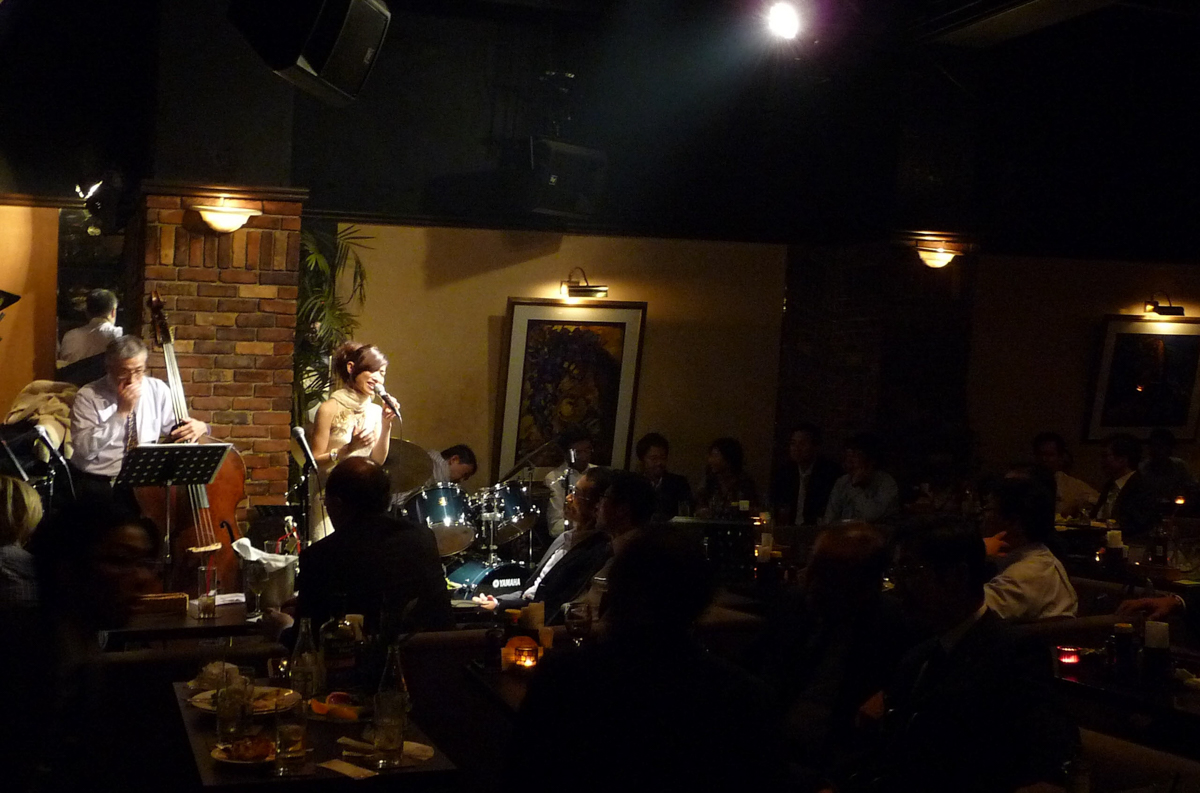 Figure 4: Singer Maki Kikuchi at Satin Doll in 2011
