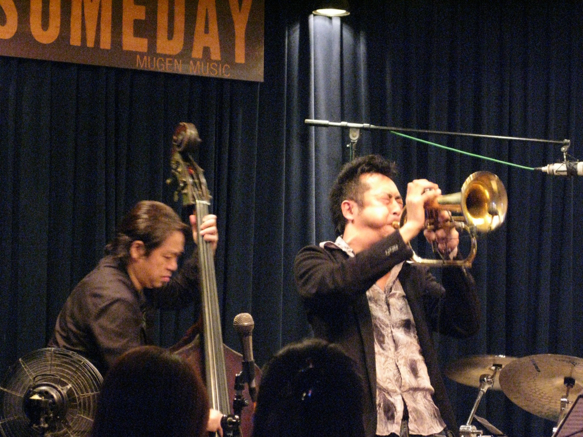 Figure 1: Ryuichiro Tonozuka (flugelhorn) and Osamu Kawakami (bass) at Someday in December 2008
