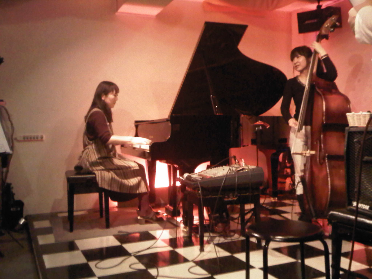 Figure 5: A session at Somethin&rsquo; in 2013