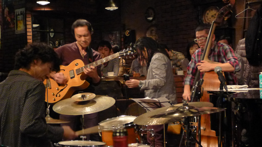 Figure 1: Guitarist Yudo Matsuo with Bonanza in 2012