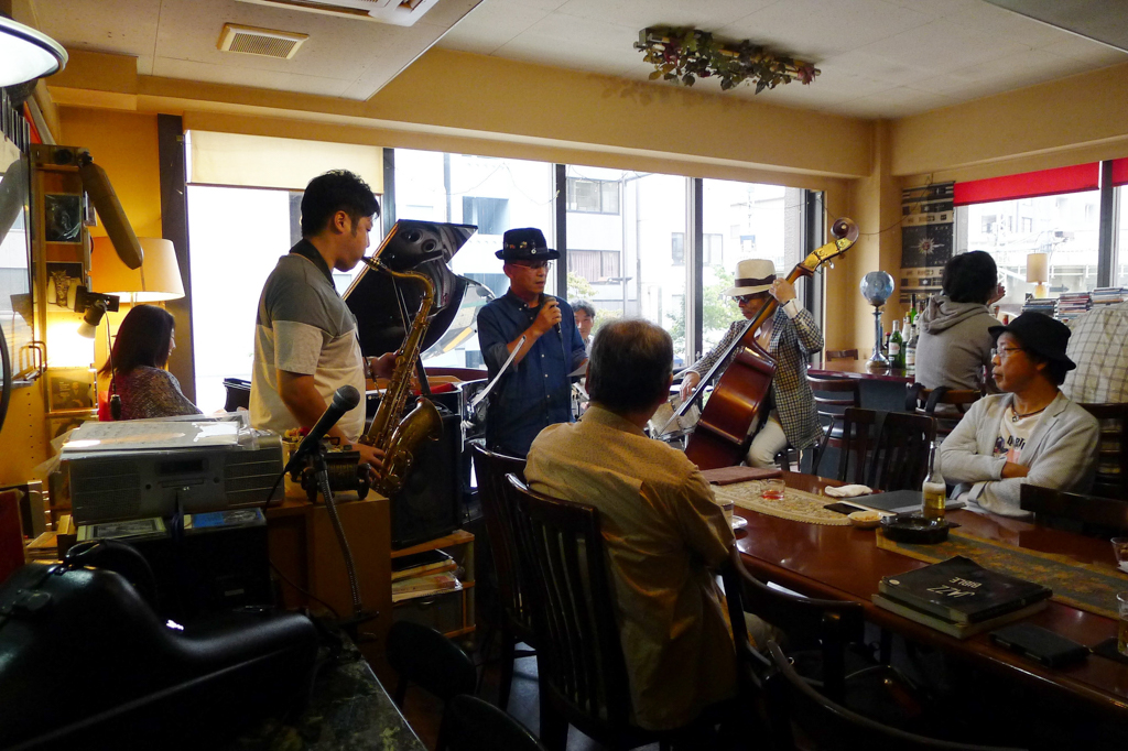 Figure 1: A friendly jazz jam at Soultrane in 2017