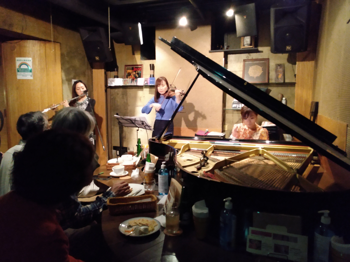 Figure 3: Tenerezza Trio with Maiko (violin), Makiyo Sakai (flute), and Sayaka Kishi (piano) at Strings in March 2023