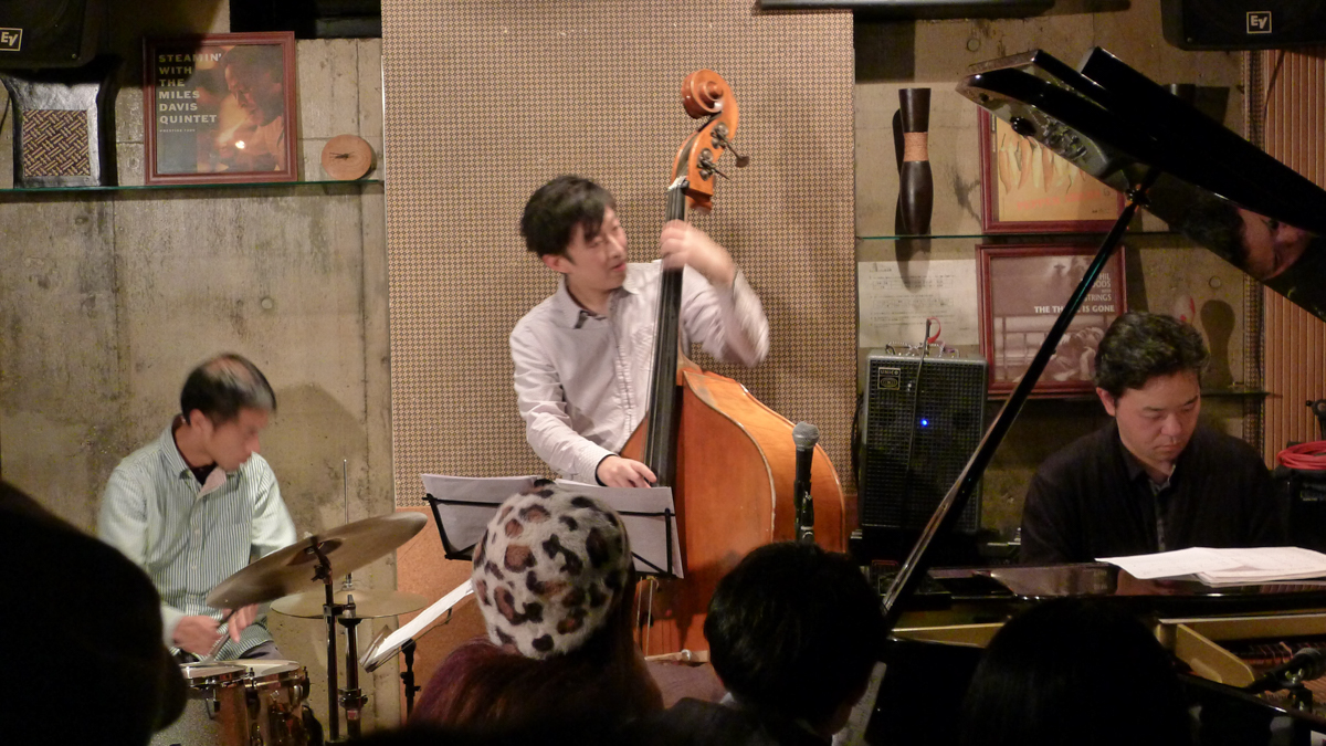 Figure 16: Yuji Kawamoto (bass) Trio with Taihei Asakawa (piano) and Manabu Hashimoto (drums) at Strings in December 2012