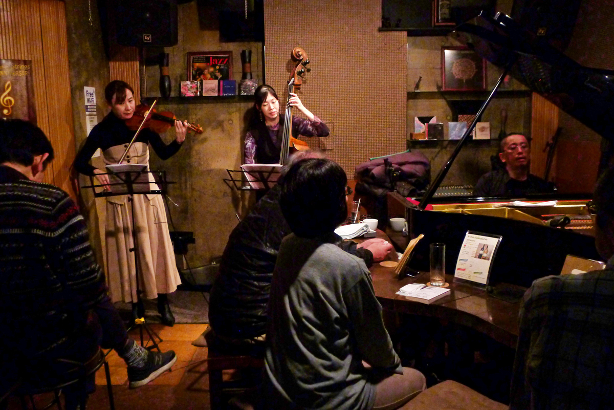 Figure 1: Maiko (violin), Yuki Ito (bass), and Shikou Ito (piano) at Strings in February 2025