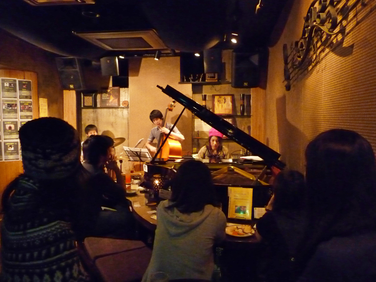 Figure 23: Mizuki Maruoka (piano) Trio at Strings in October 2010