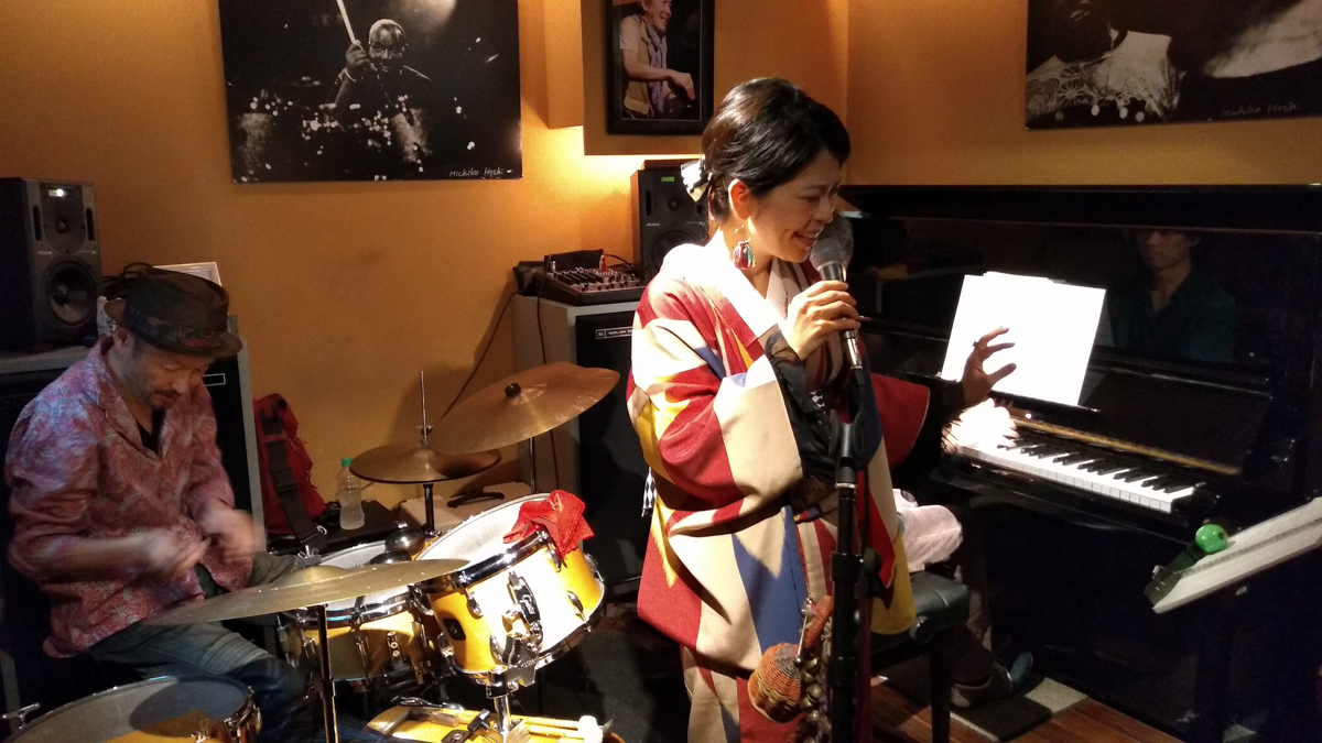 Figure 1: Emiko Voice’s Carta Trio with Koichi Sato (piano) and Keita Okada (drums) at Sweet Rain in October 2018