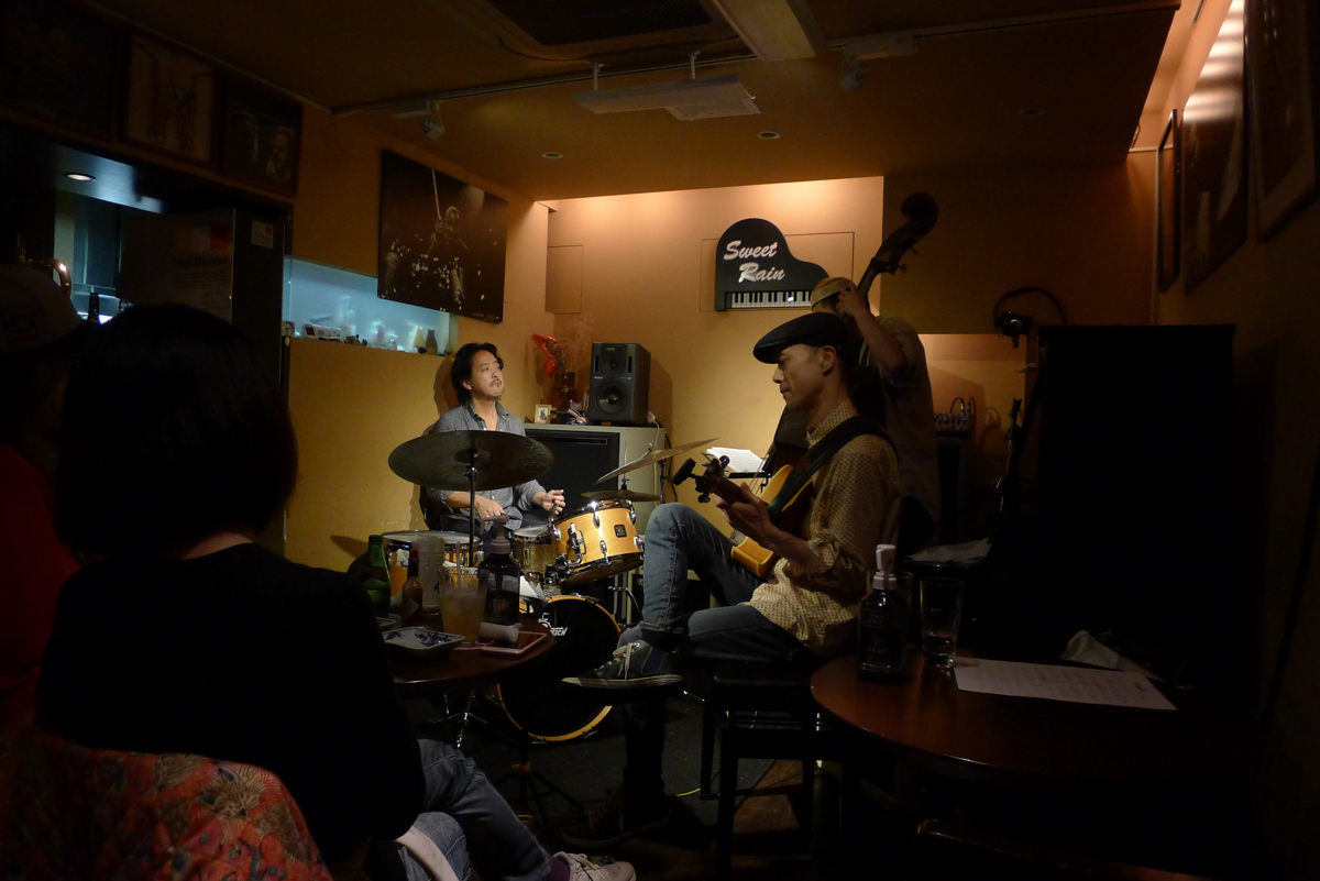 Figure 4: Yudo Matsuo (guitar) Bosco Trio with Kosuke Ochiai (bass) and Ko Omura (drums) at Sweet Rain in April 2024