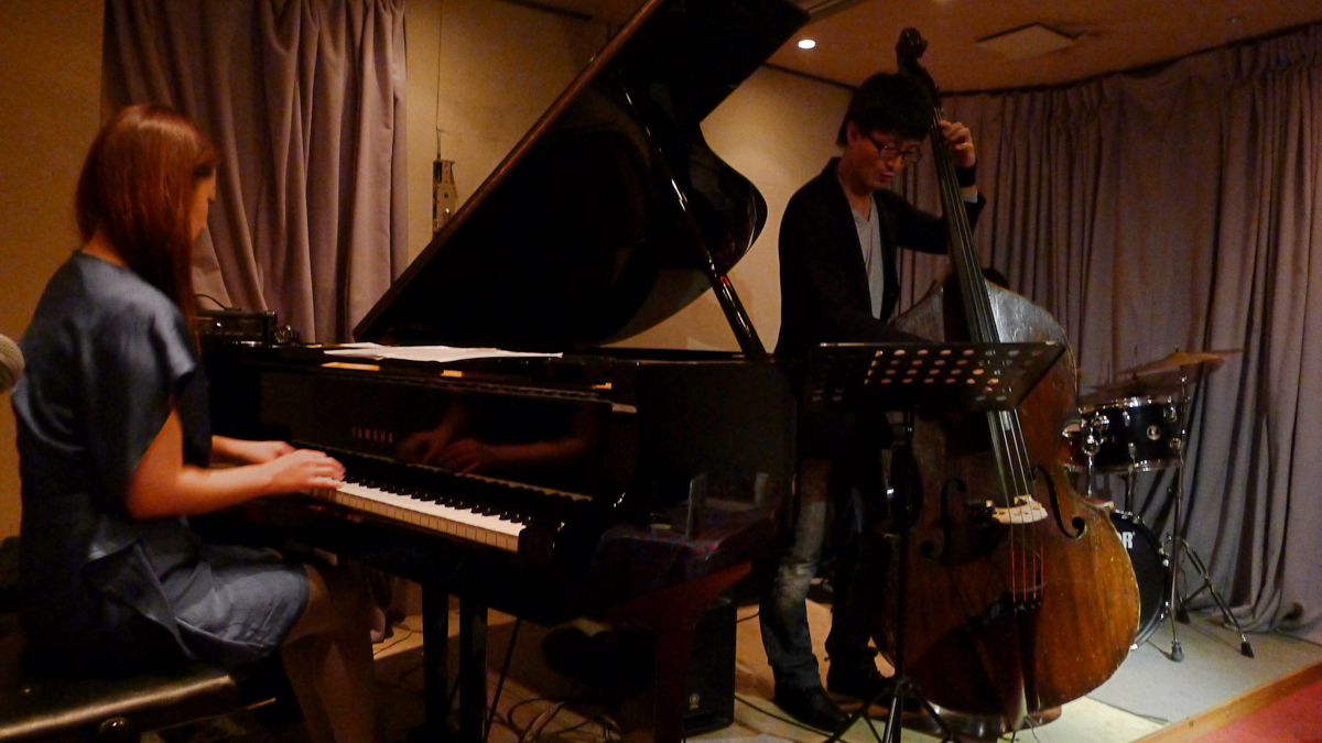Figure 11: Akane Matsumoto (piano), Koji Yasuda (bass), and Sohnosuke Imaizumi (drums) at Thelonious in December 2012. There are two Japanese jazz pianists named Akane Matsumoto: 松本あかね (Akane in hiragana, shown here) and 松本茜 (Akane in kanji).