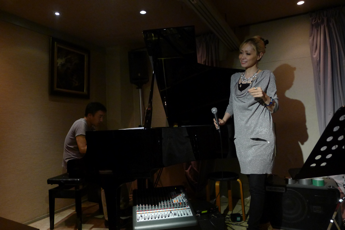 Figure 10: Maki Fujimura (vocals) and Yuichiro Aratake (piano) at Thelonious in September 2013